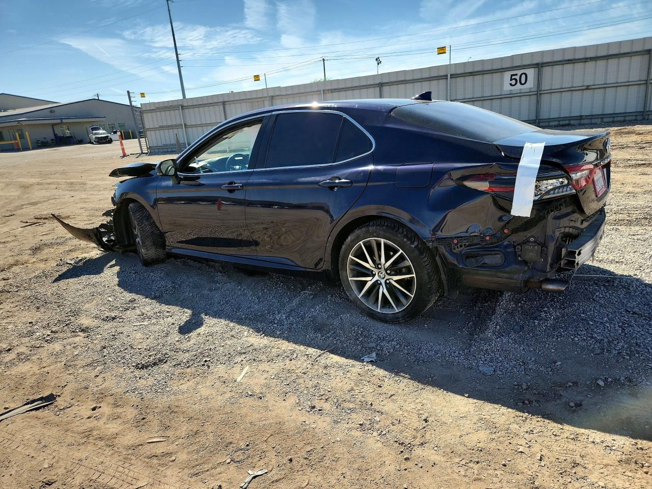 2022 Toyota Camry Hybrid Xle - zdjęcie 2