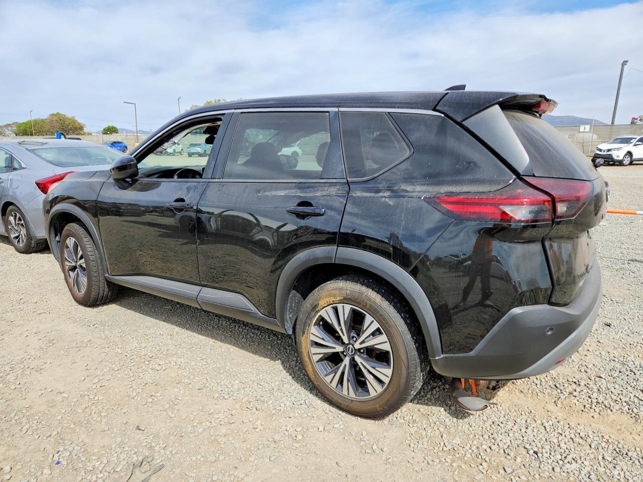 2023 Nissan Rogue Sv - zdjęcie 2