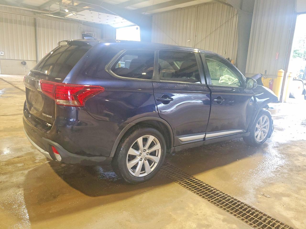 2017 Mitsubishi Outlander Es - zdjęcie 3