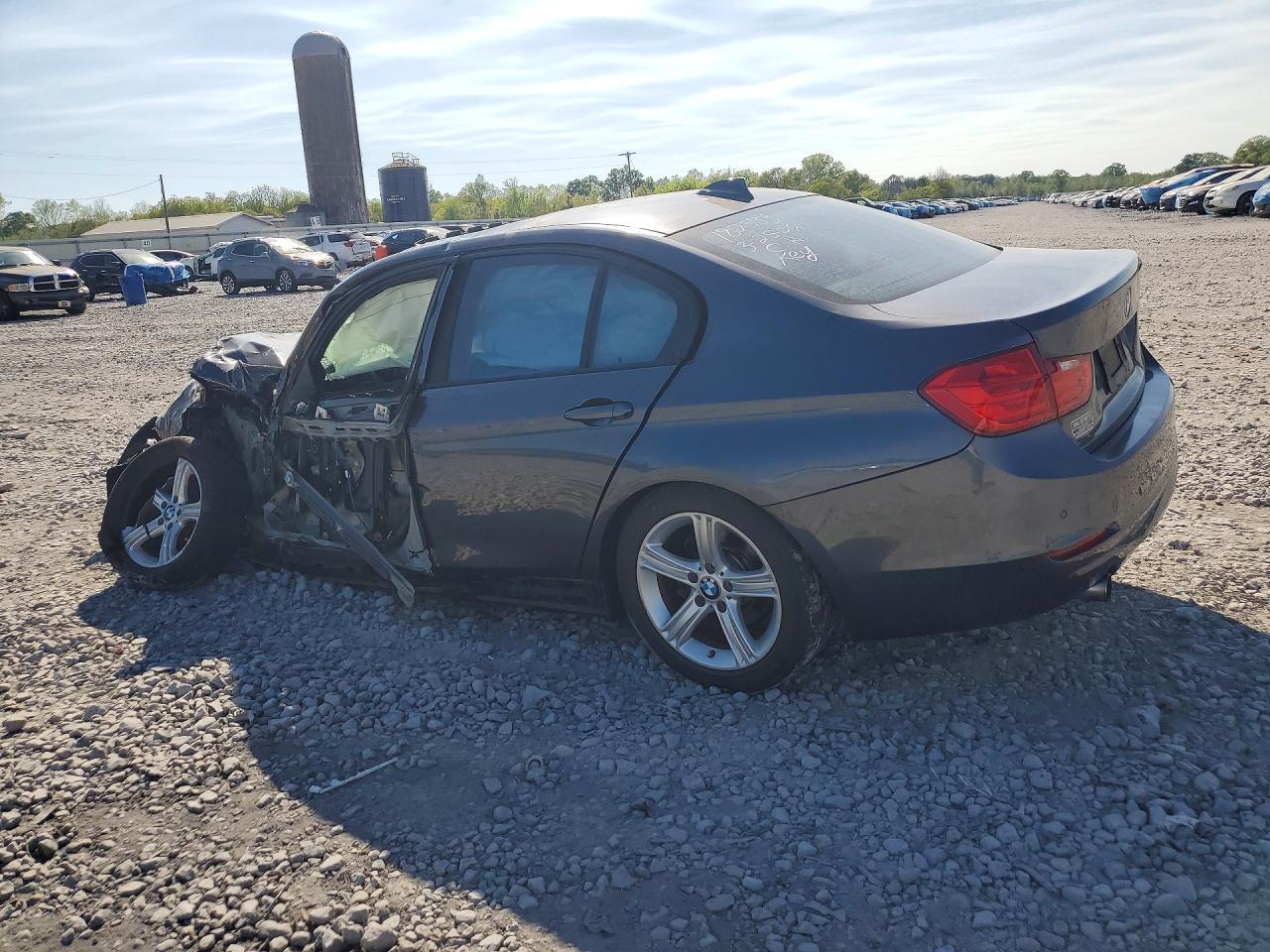2015 BMW 320 I - zdjęcie 2