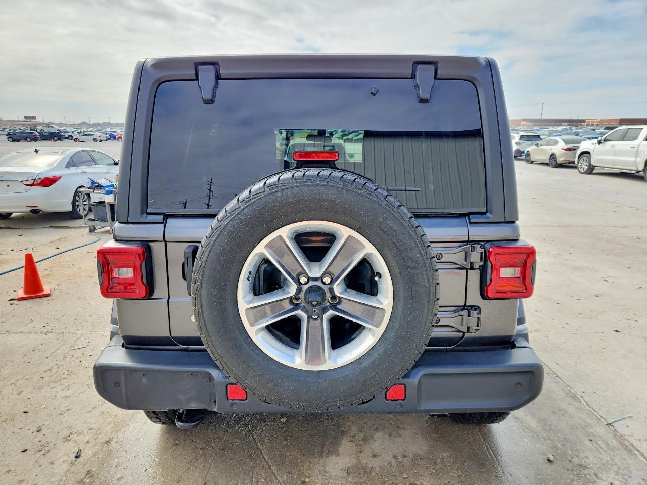 2019 Jeep Wrangler Unlimited Sahara - zdjęcie 6
