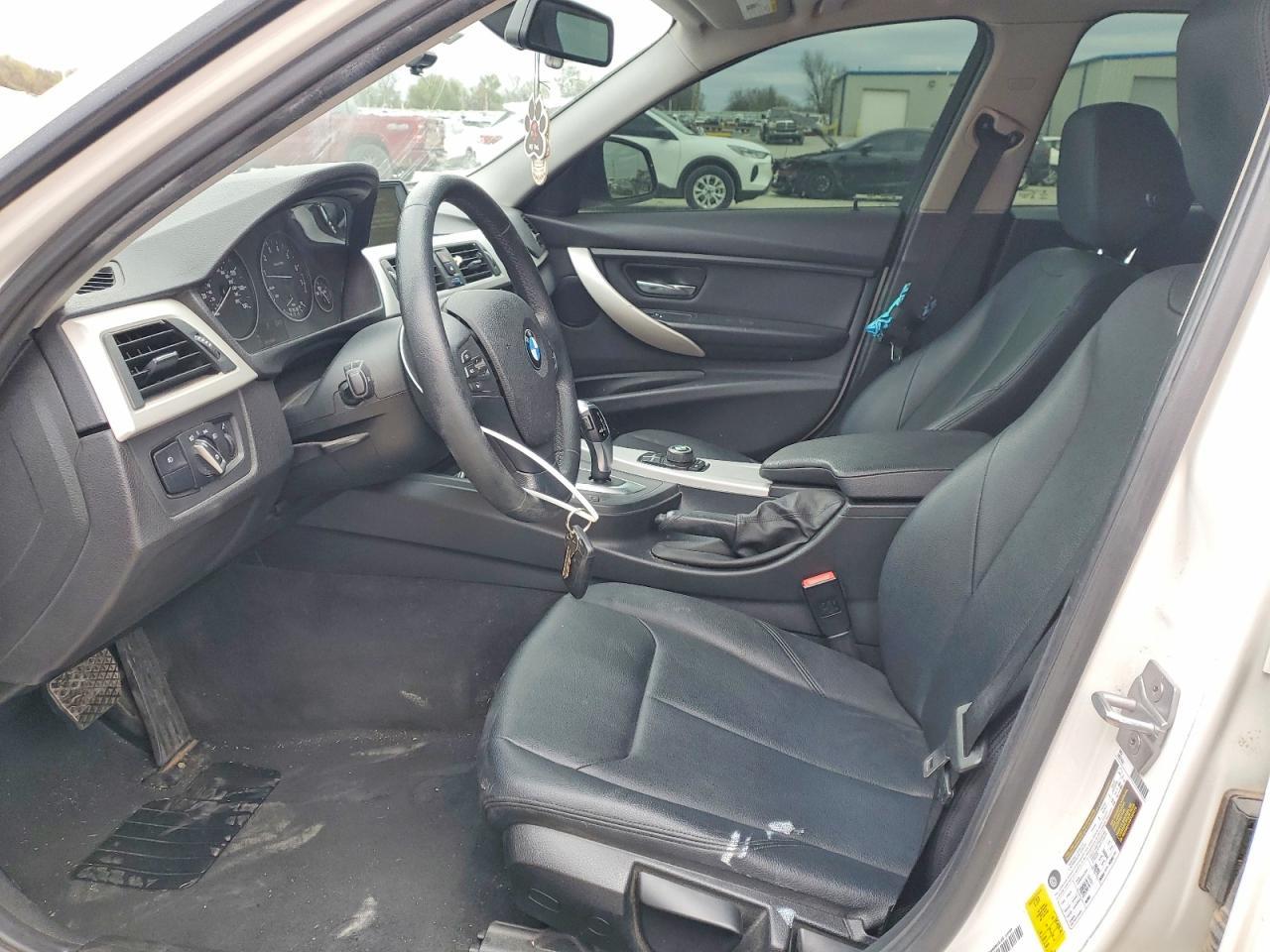 2016 BMW 320 I - zdjęcie 7