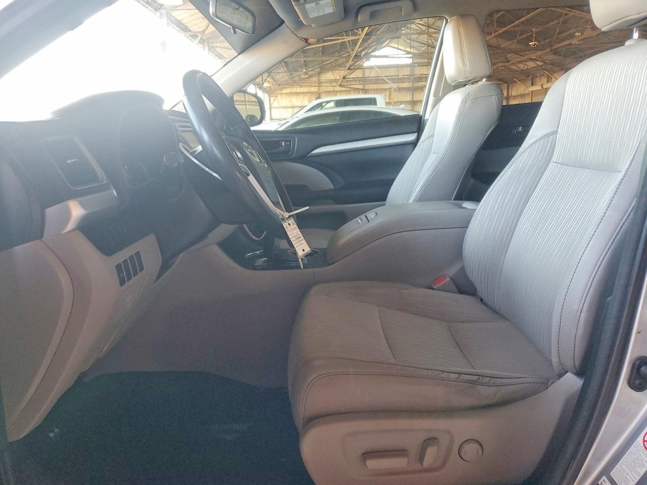 2016 Toyota Highlander Le Plus - zdjęcie 7