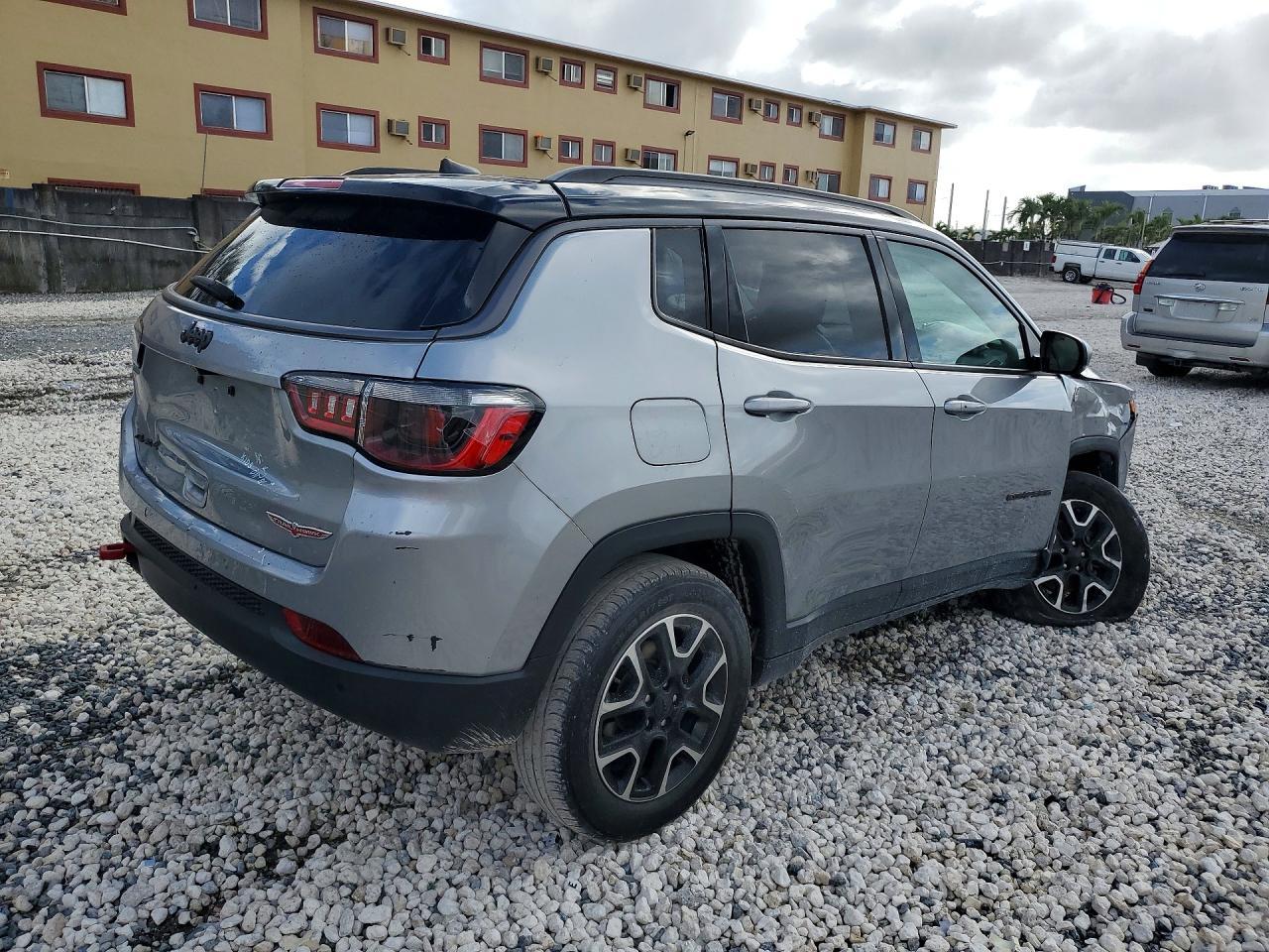 2021 Jeep Compass Trailhawk - zdjęcie 3