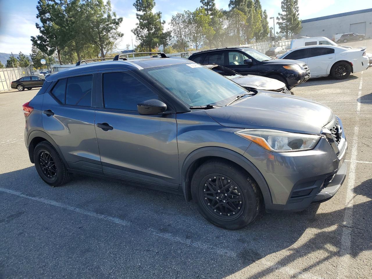 2019 Nissan Kicks S - zdjęcie 4