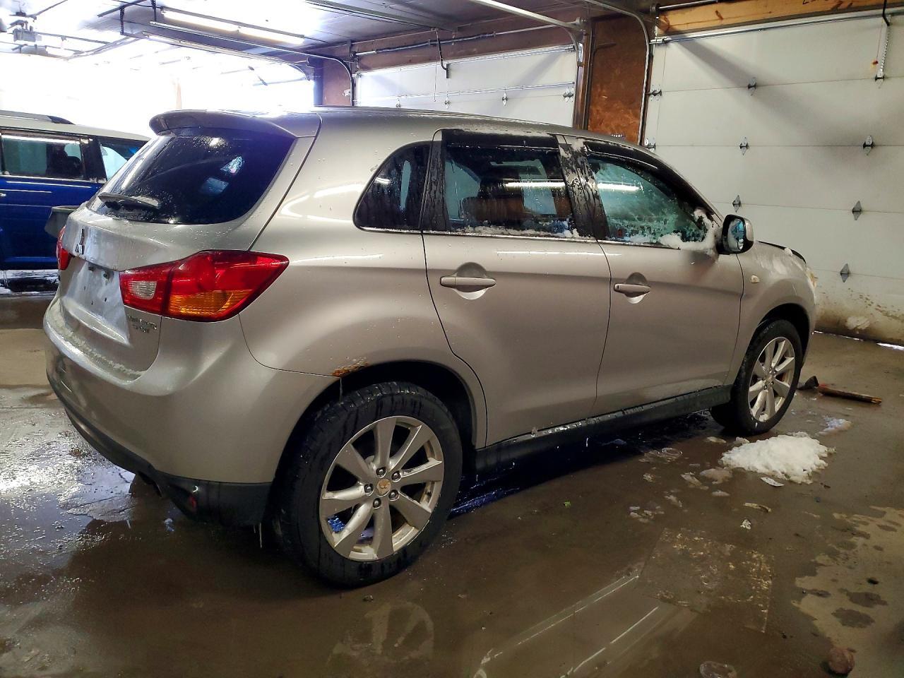 2014 Mitsubishi Outlander Sport Se - zdjęcie 3
