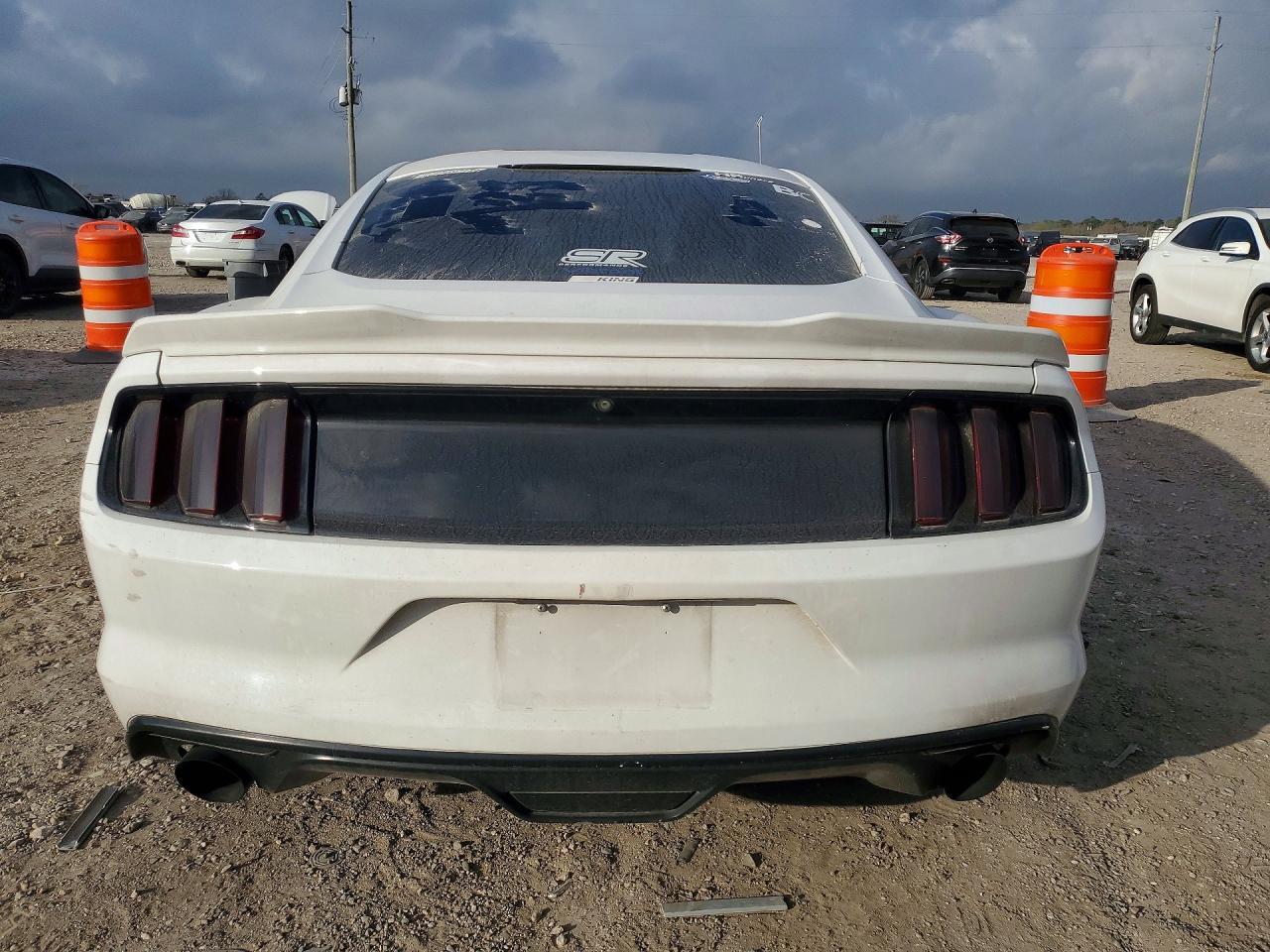 2015 Ford Mustang - zdjęcie 6