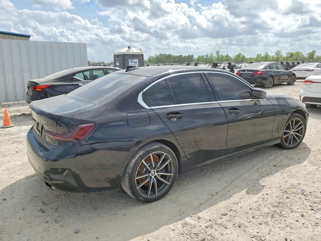 2020 BMW 330Xi - zdjęcie 3
