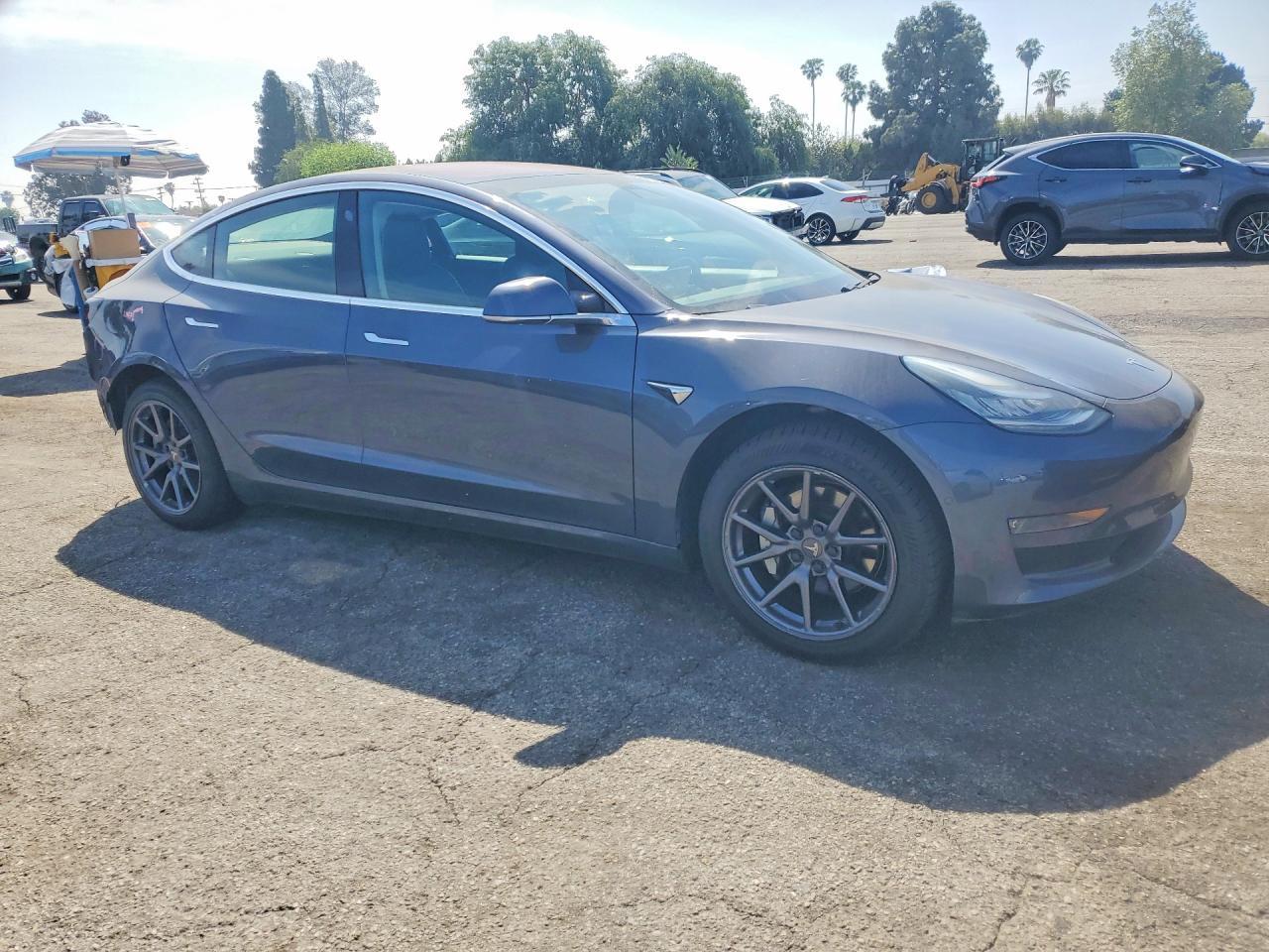 2018 Tesla Model 3 - zdjęcie 4