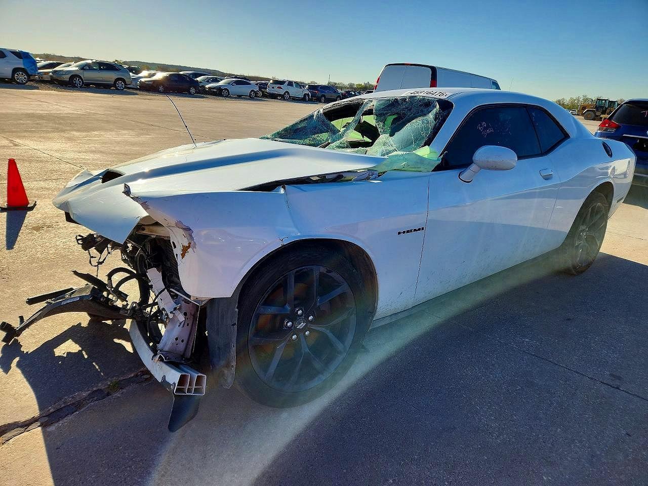 2020 Dodge Challenger - zdjęcie główne