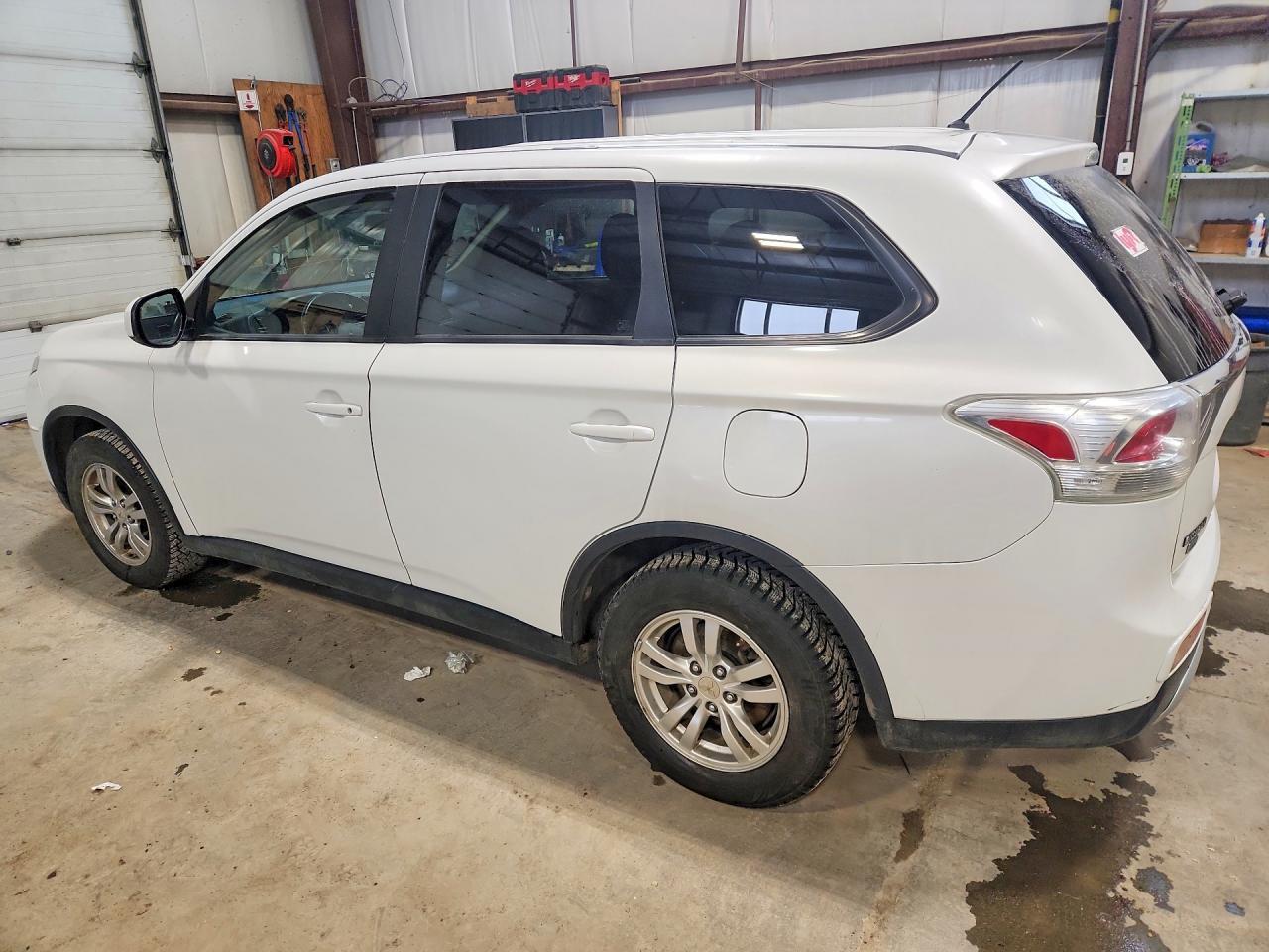 2015 Mitsubishi Outlander Es - zdjęcie 2