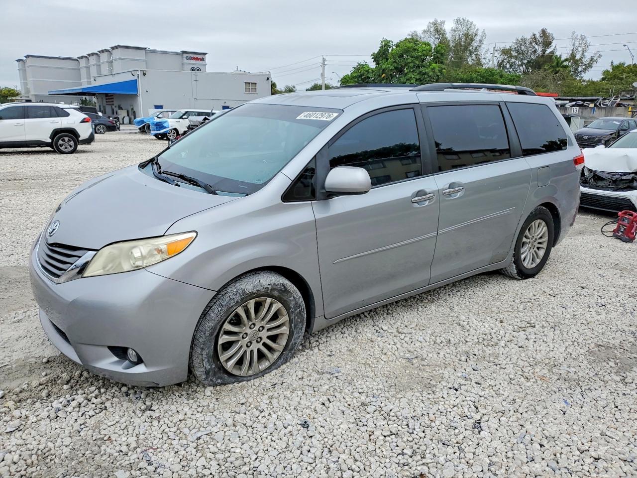 2013 Toyota Sienna Xle 8-Passenger - zdjęcie główne