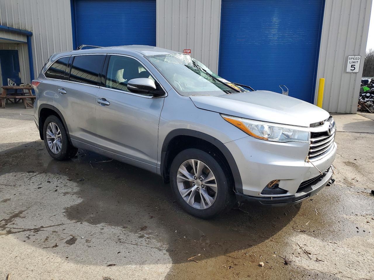 2015 Toyota Highlander Le Plus - zdjęcie 4