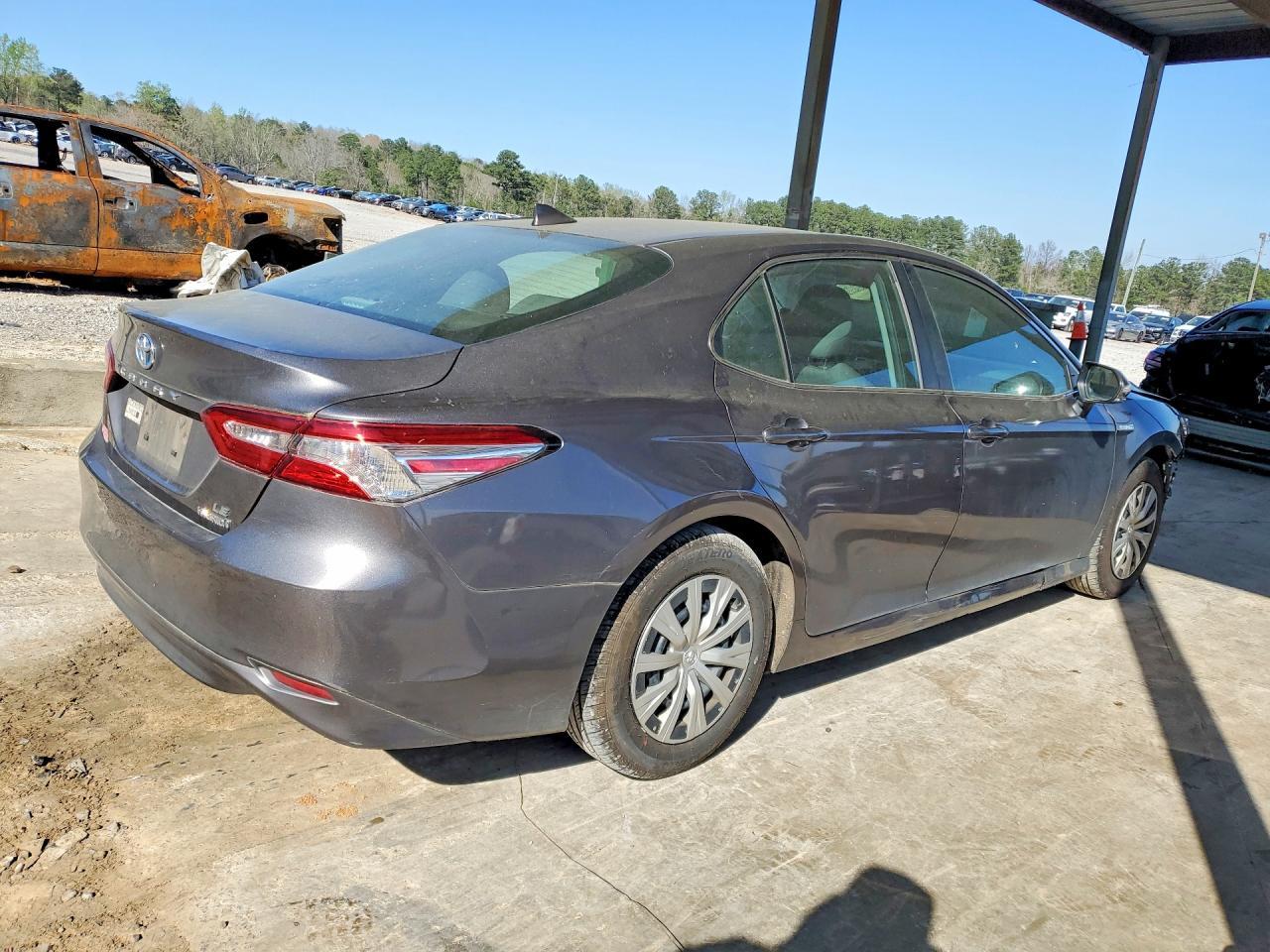 2019 Toyota Camry Hybrid Le - zdjęcie 3