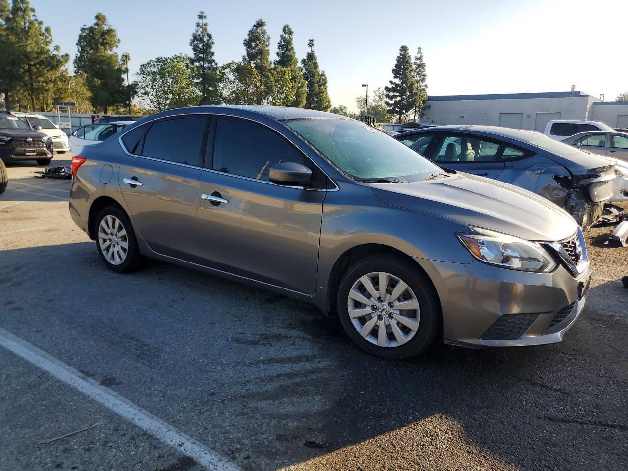 2017 Nissan Sentra Sv - zdjęcie 4