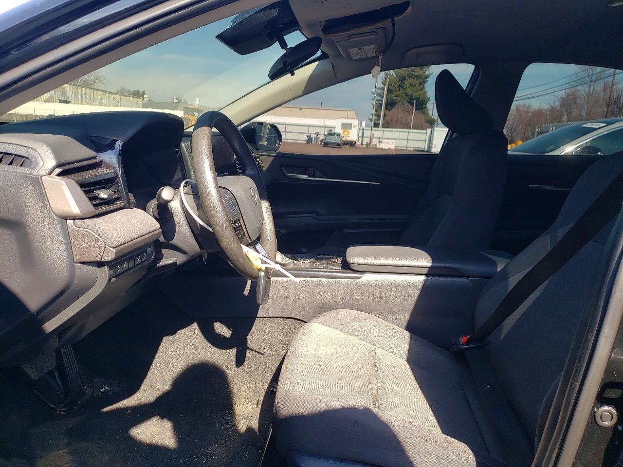 2025 Toyota Camry Le - zdjęcie 7