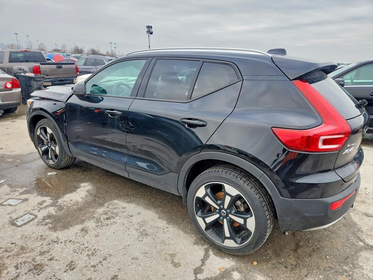 2020 Volvo Xc40 T5 Momentum - zdjęcie 2