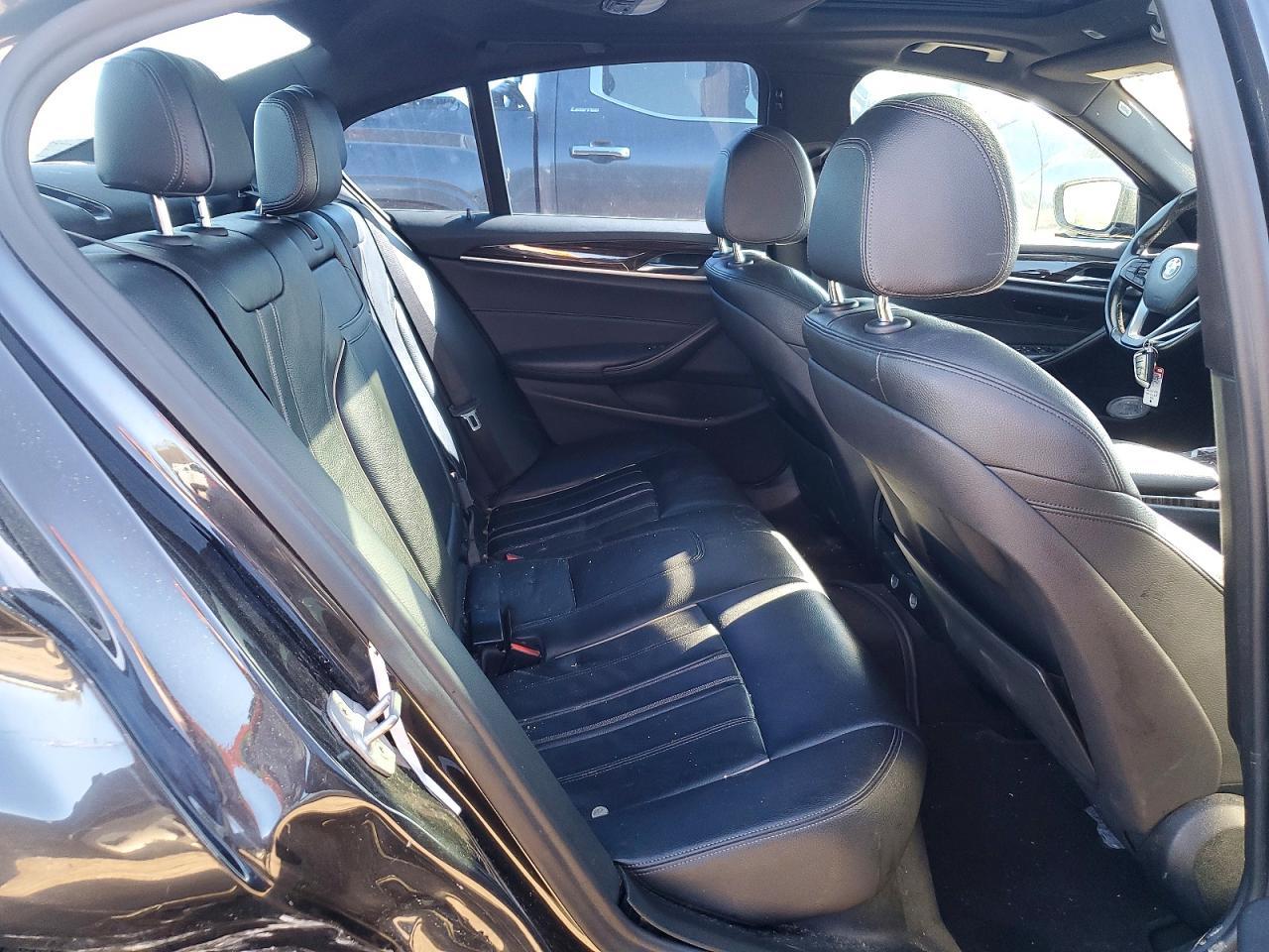 2019 BMW 530E - zdjęcie 10