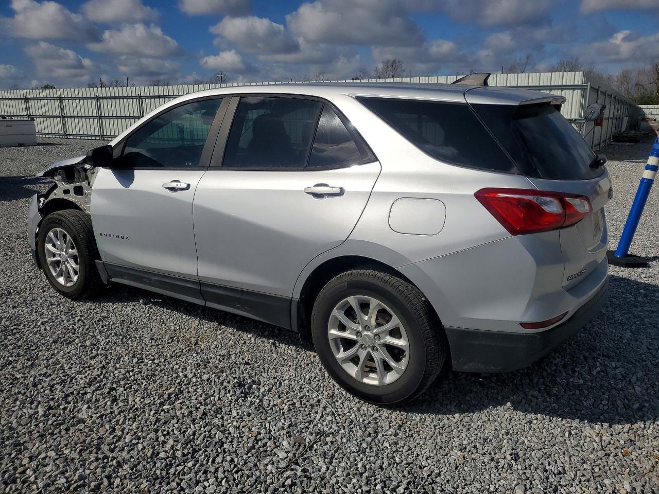 2020 Chevrolet Equinox Ls - zdjęcie 2
