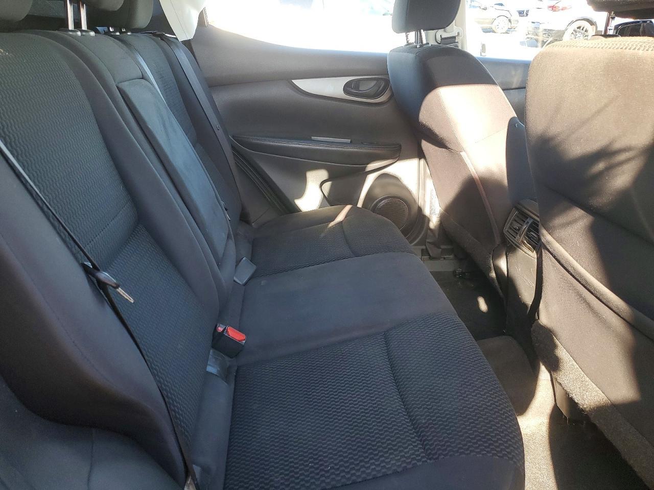 2017 Nissan Rogue Sport S - zdjęcie 11