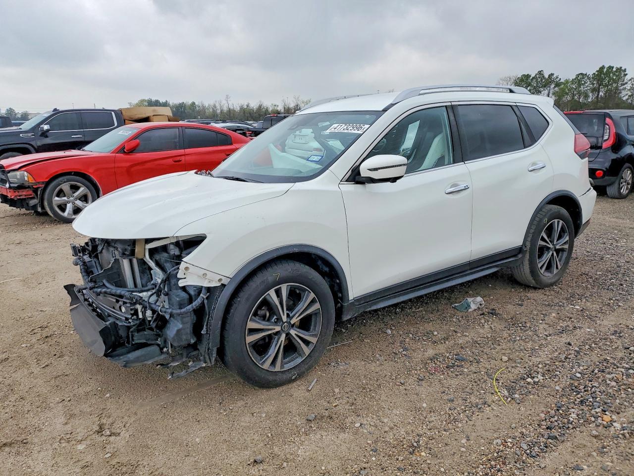 2019 Nissan Rogue Sv - zdjęcie główne