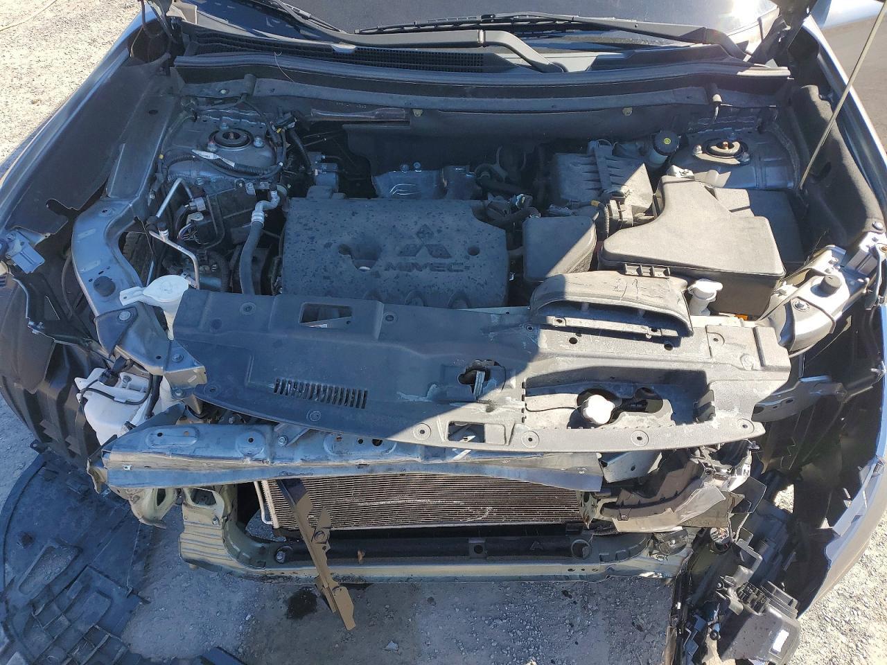 2020 Mitsubishi Outlander Se - zdjęcie 12