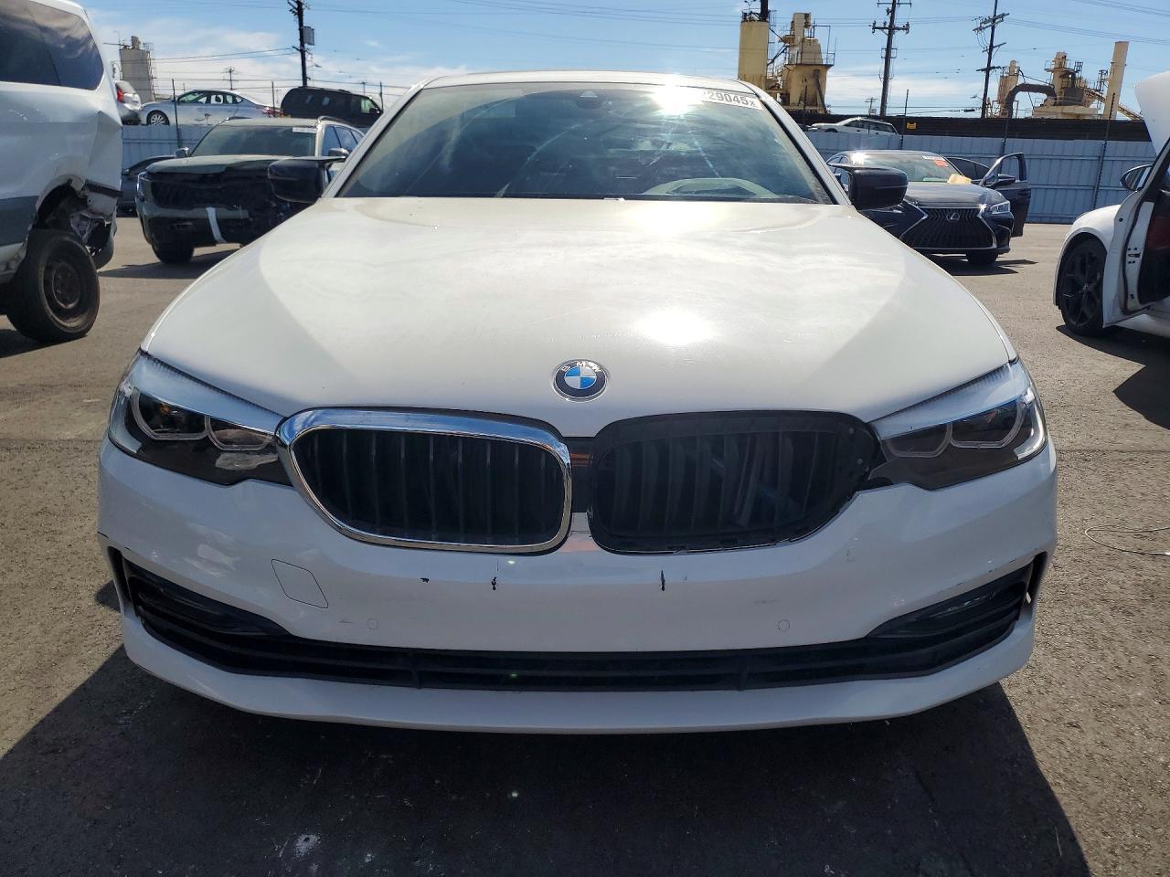 2022 BMW M550Xi - zdjęcie 5