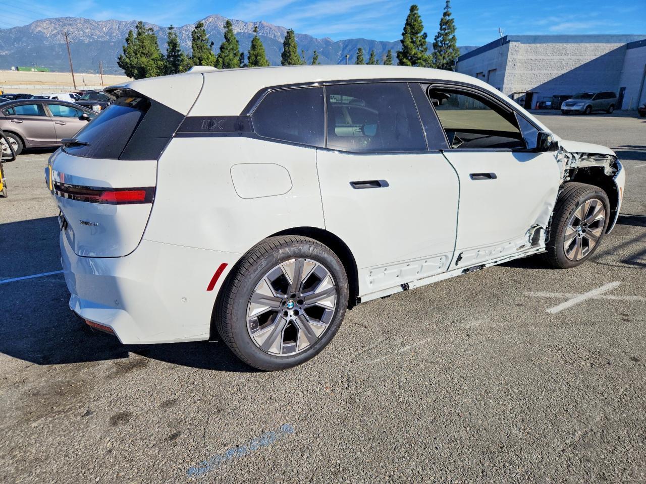 2026 BMW Ix xDrive45 - zdjęcie 3