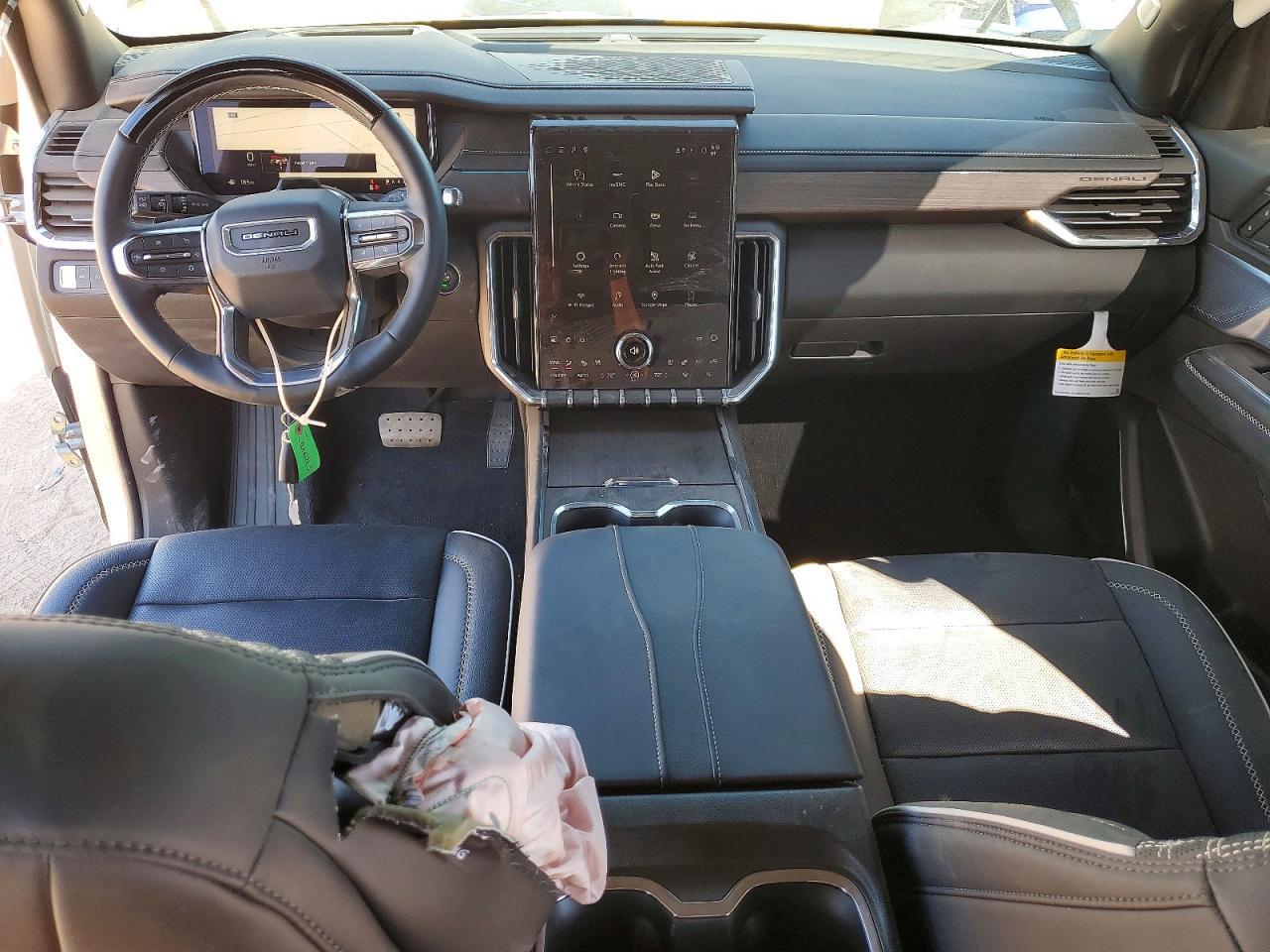 2025 GMC Acadia Denali - zdjęcie 8