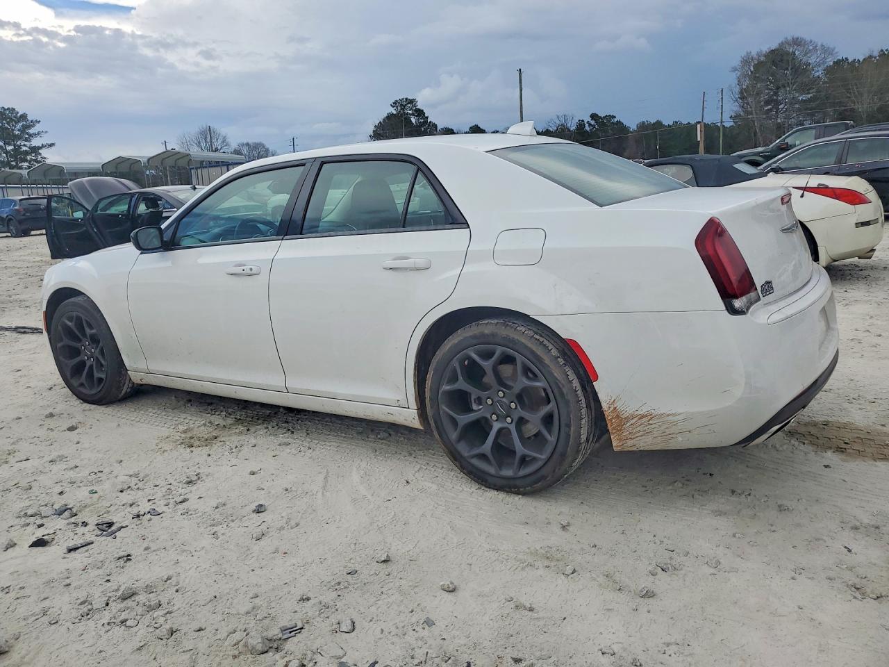 2019 Chrysler 300 Touring - zdjęcie 2