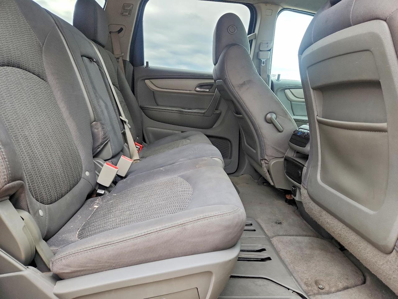 2014 Chevrolet Traverse - zdjęcie 11