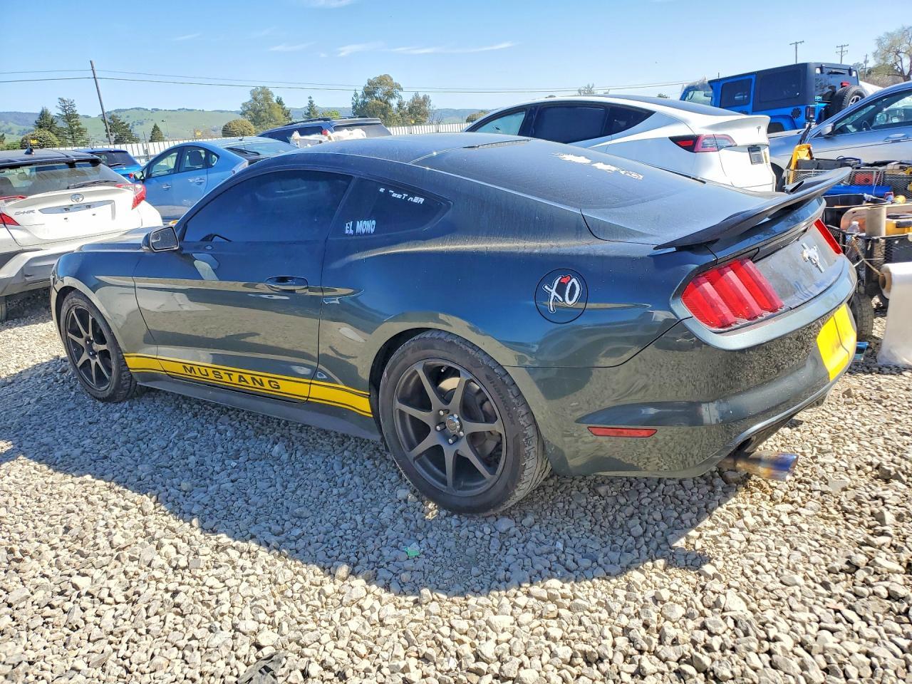 2015 Ford Mustang - zdjęcie 2
