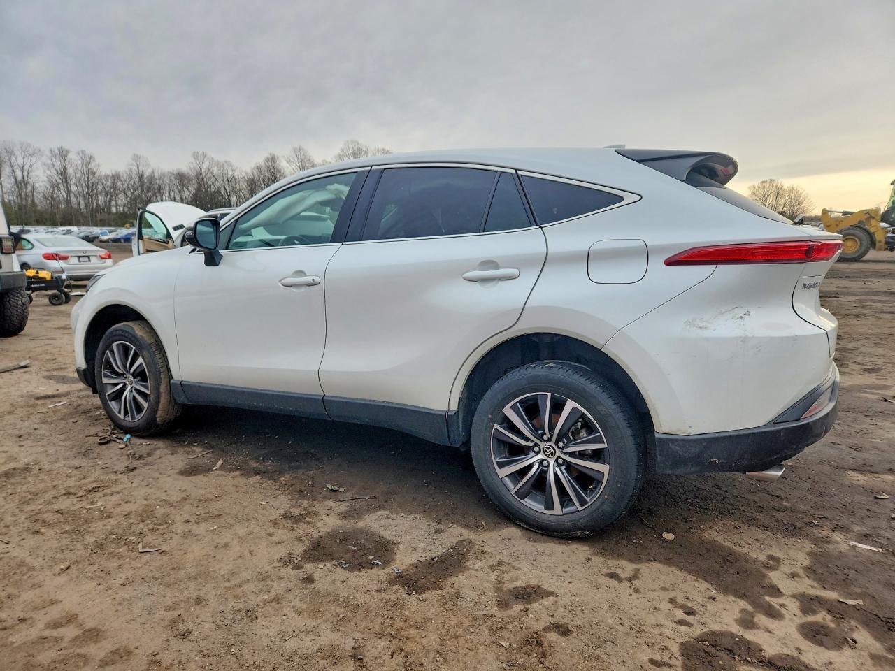 2023 Toyota Venza Le - zdjęcie 2