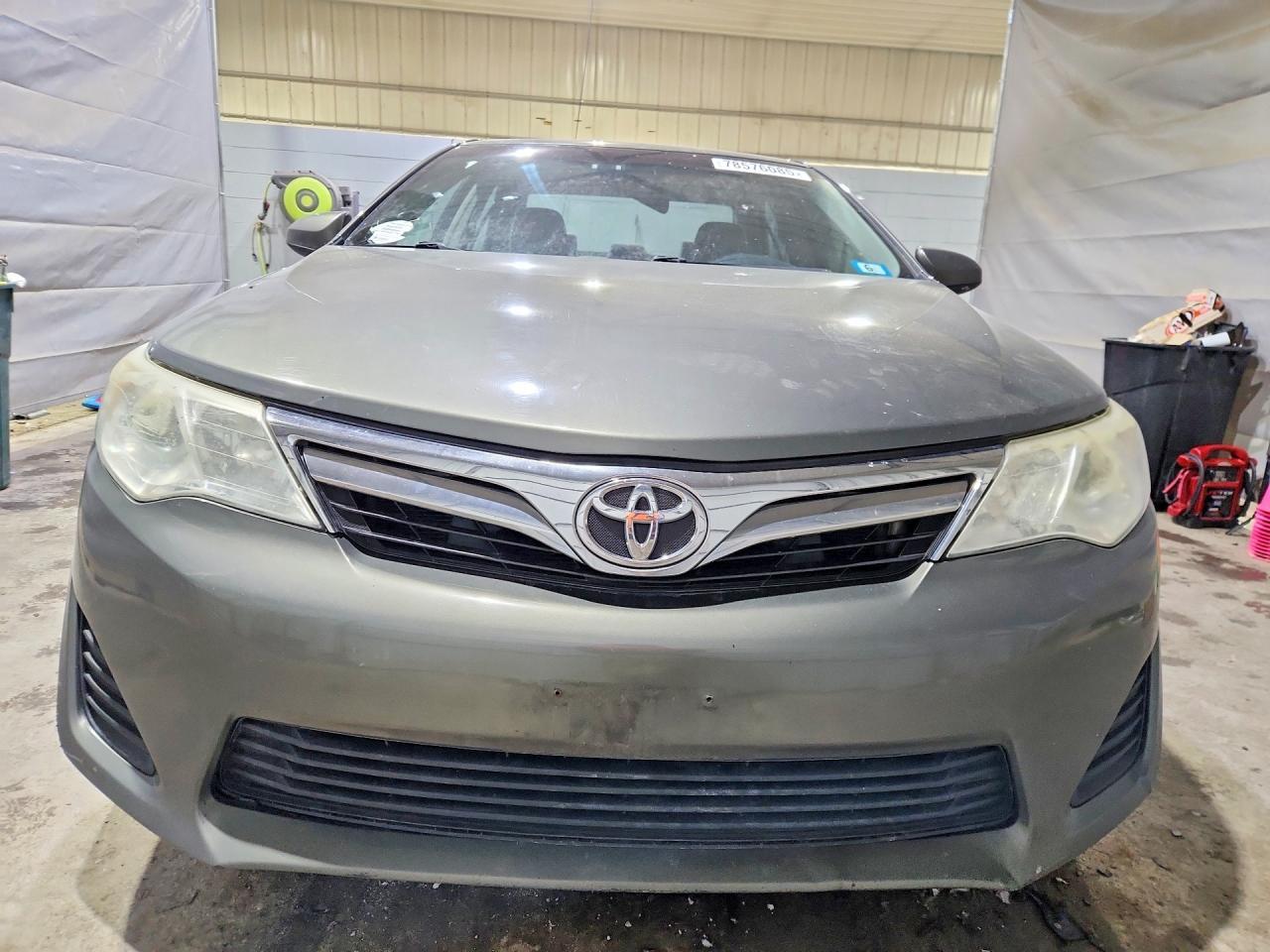 2014 Toyota Camry Le - zdjęcie 5