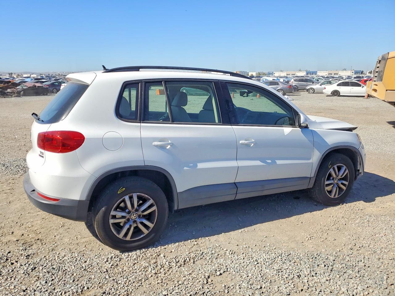 2016 Volkswagen Tiguan S - zdjęcie 3