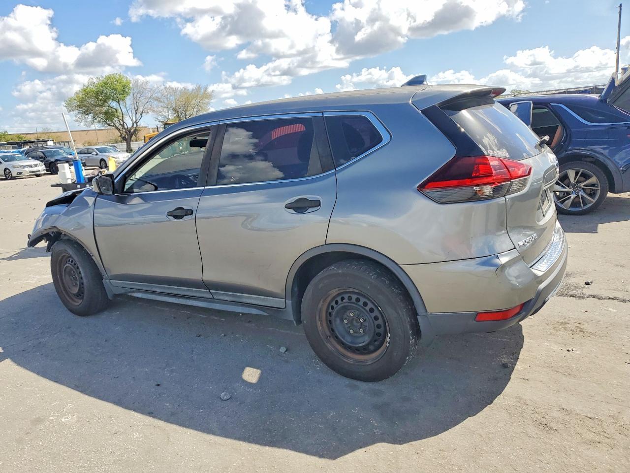 2018 Nissan Rogue S - zdjęcie 2