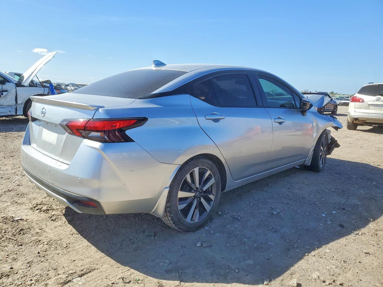 2020 Nissan Versa Sr - zdjęcie 3