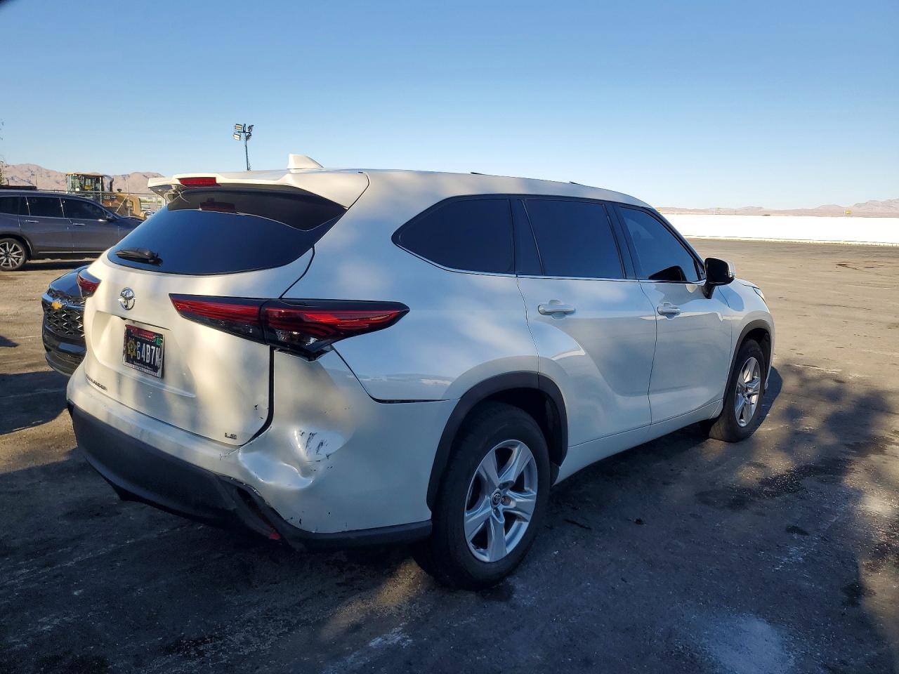 2021 Toyota Highlander Le - zdjęcie 3