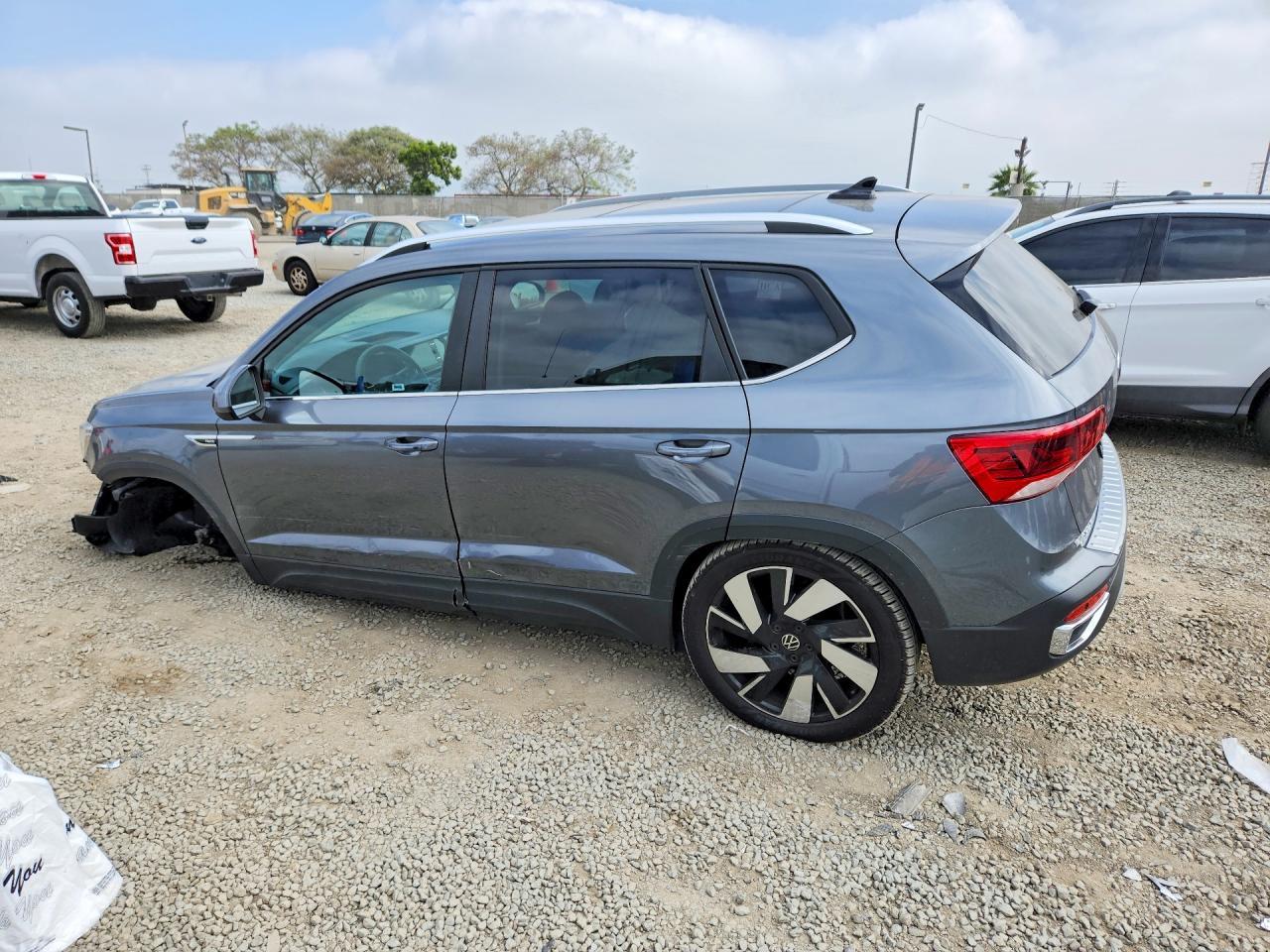 2024 Volkswagen Taos Sel - zdjęcie 2