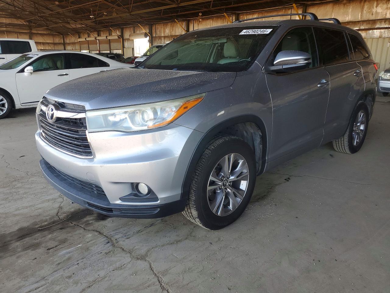 2016 Toyota Highlander Le Plus - zdjęcie główne