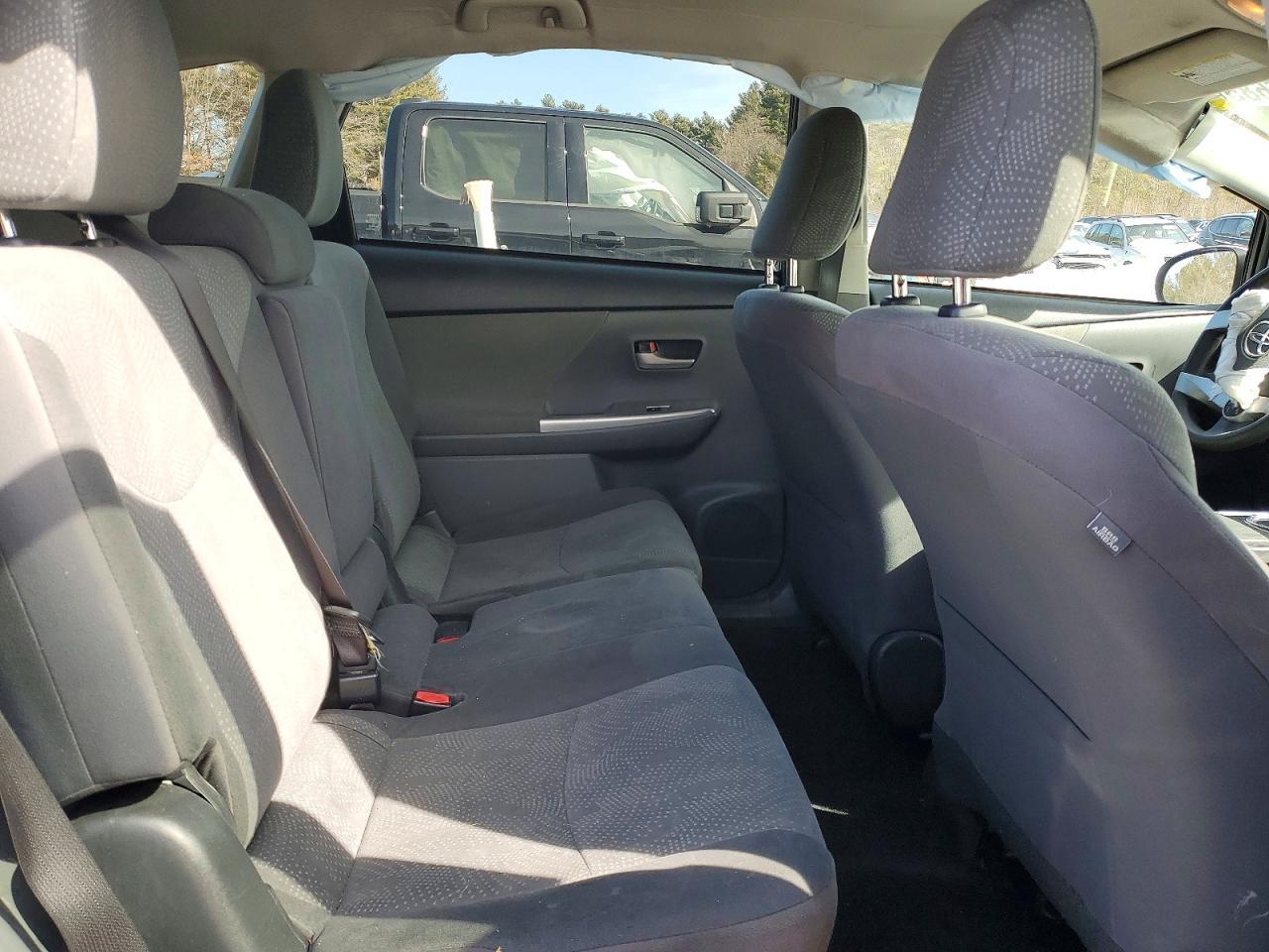 2013 Toyota Prius V Two - zdjęcie 11