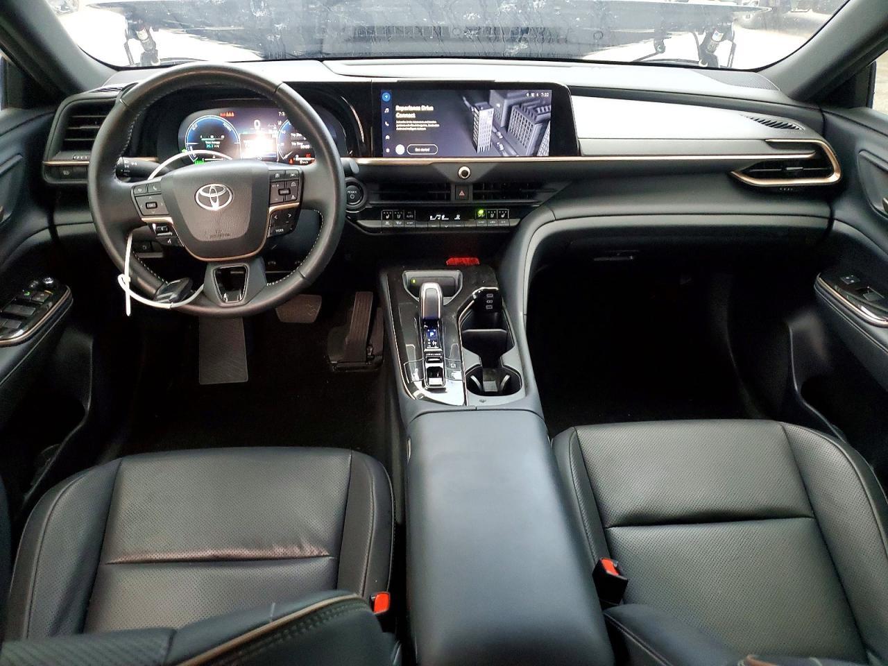 2025 Toyota Crown Xle - zdjęcie 8