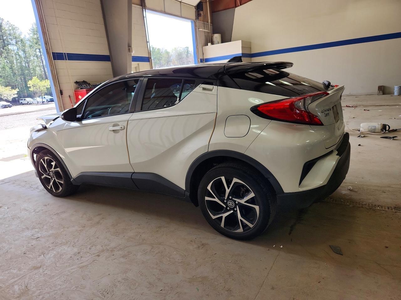 2019 Toyota C-Hr Xle - zdjęcie 2