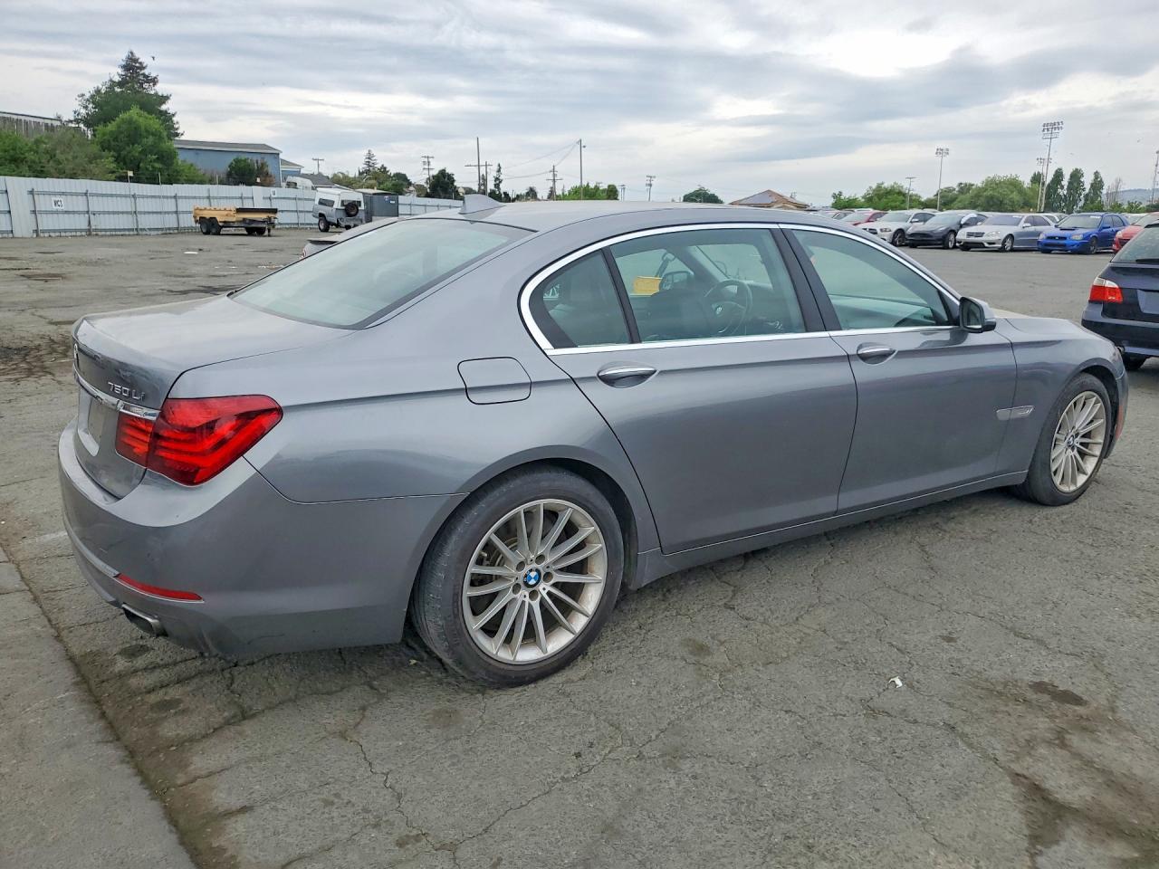 2014 BMW 750 Li - zdjęcie 3