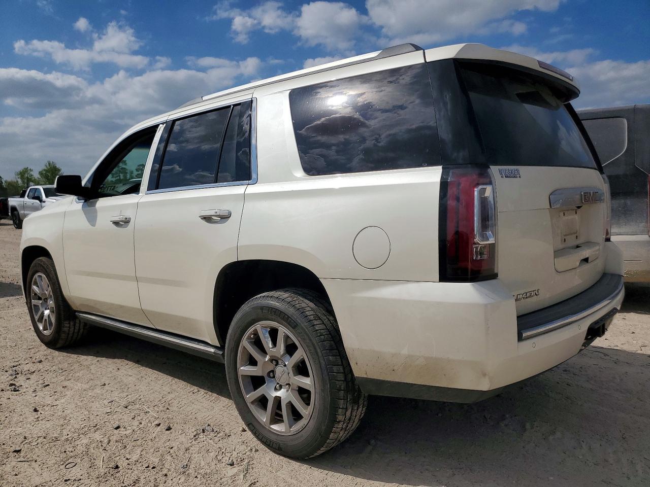 2015 GMC Yukon Denali - zdjęcie 2