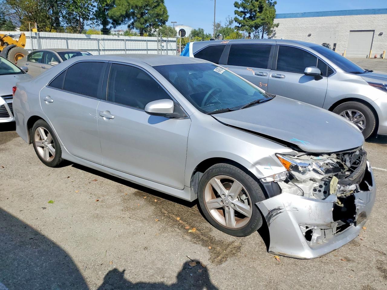 2014 Toyota Camry Se - zdjęcie 4