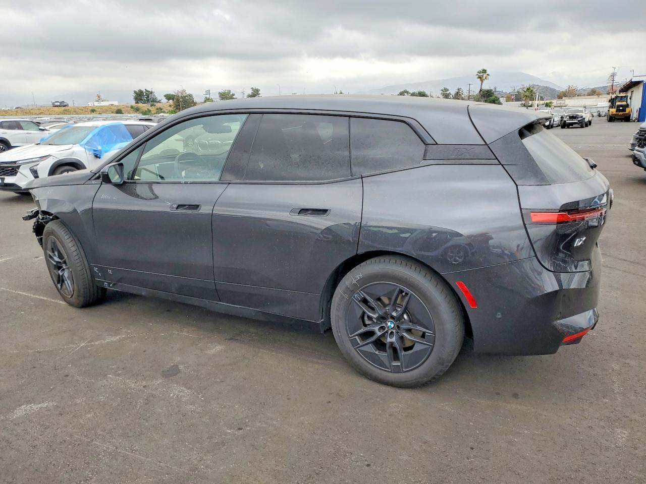 2026 BMW Ix xDrive45 - zdjęcie 2