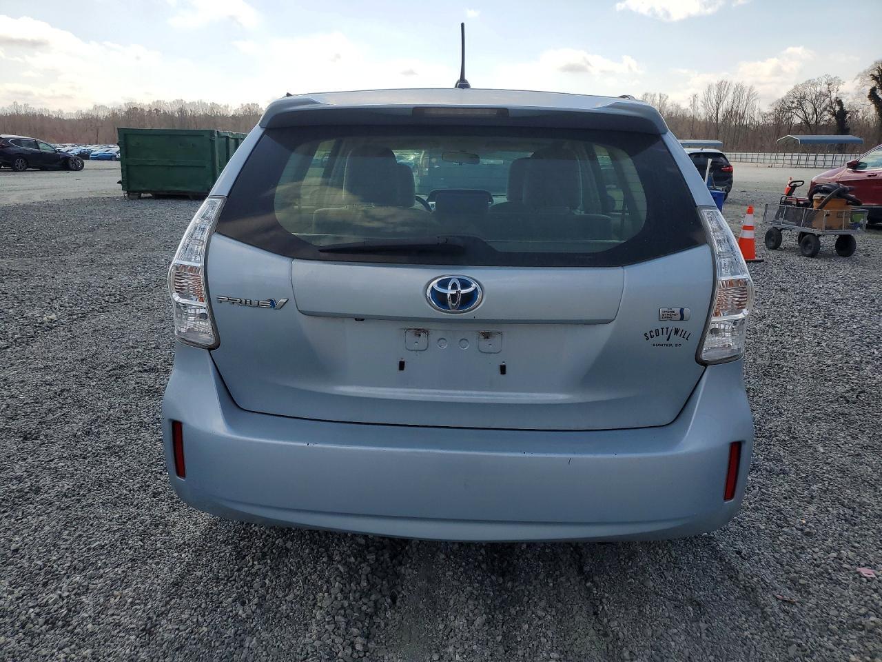2014 Toyota Prius V Two - zdjęcie 6
