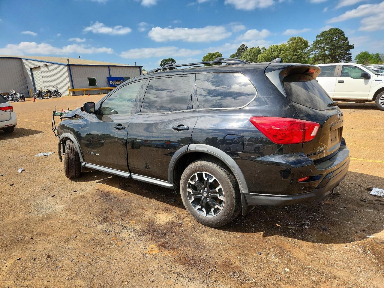 2020 Nissan Pathfinder Sv - zdjęcie 2