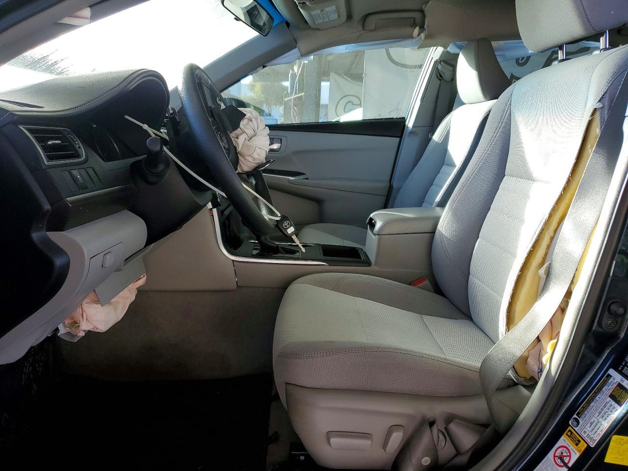 2016 Toyota Camry Le - zdjęcie 7